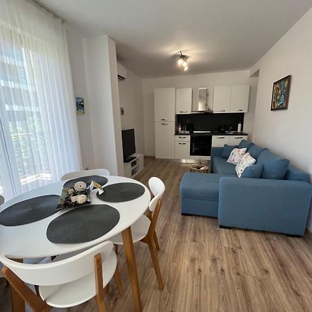 Azzurro Premium Apartment On Bulevard Bogoridi Burgas Exterior photo