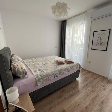 Azzurro Premium Apartment On Bulevard Bogoridi Burgas Exterior photo