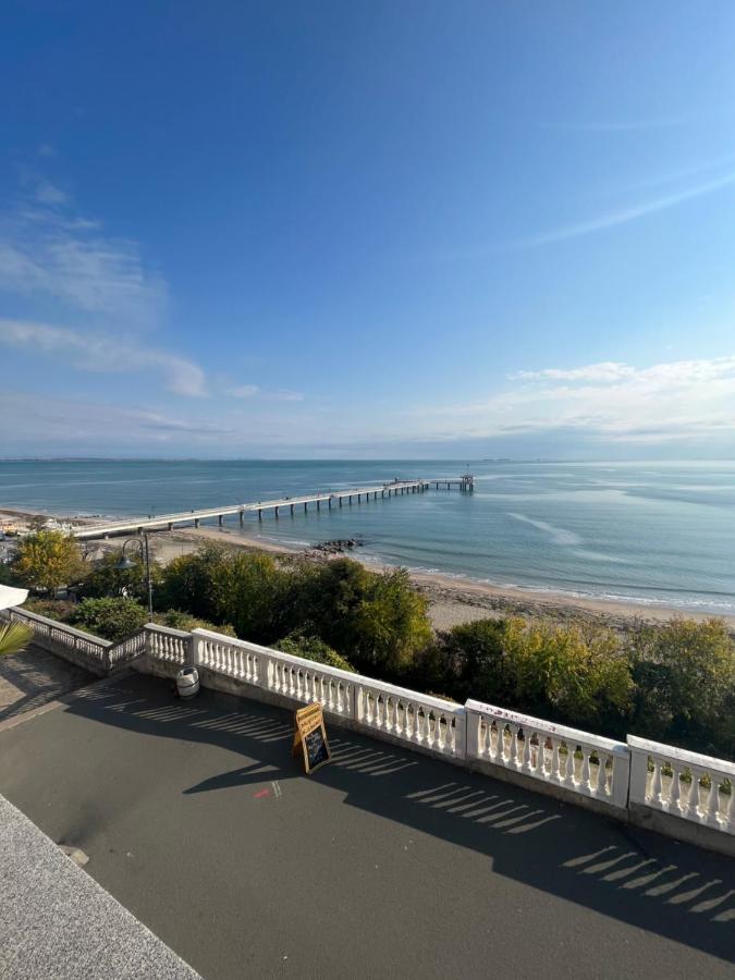 Azzurro Premium Apartment On Bulevard Bogoridi Burgas Exterior photo
