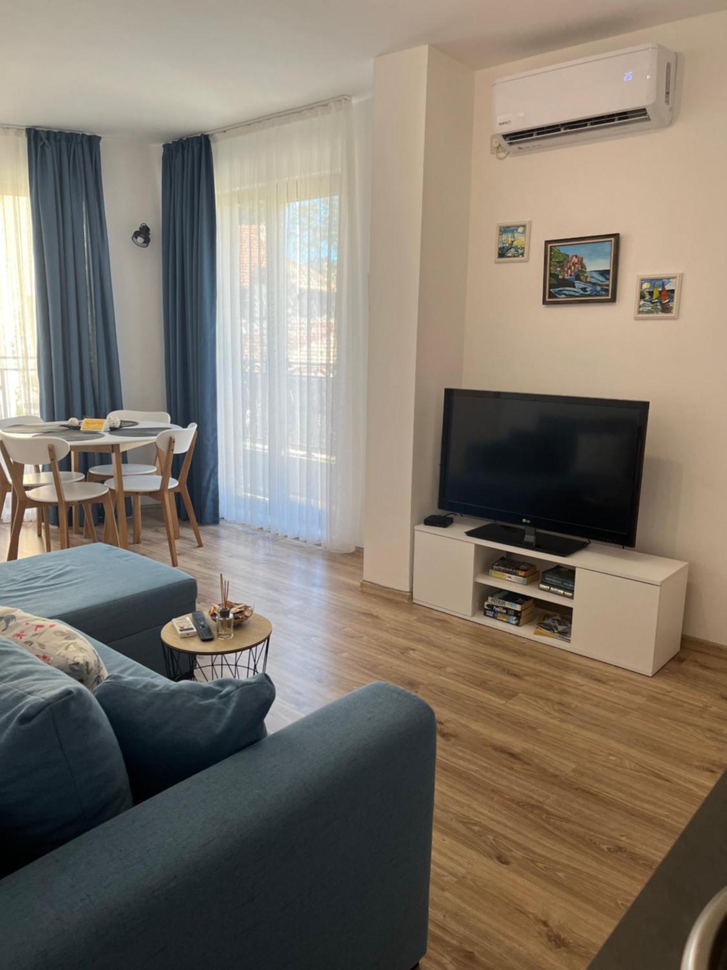 Azzurro Premium Apartment On Bulevard Bogoridi Burgas Exterior photo
