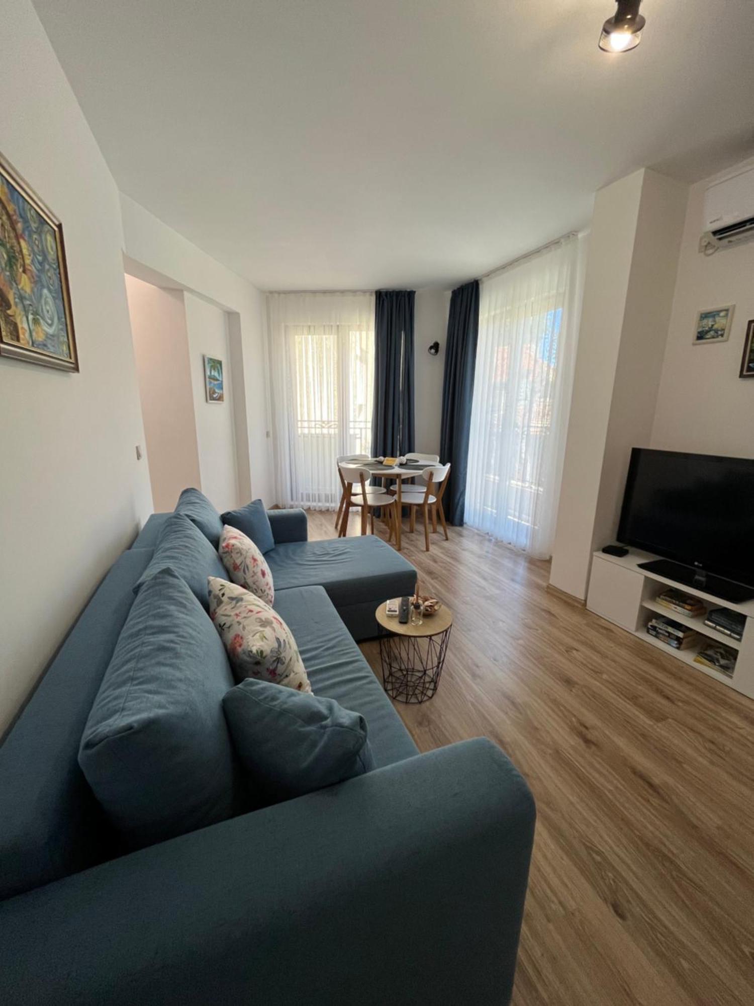 Azzurro Premium Apartment On Bulevard Bogoridi Burgas Exterior photo