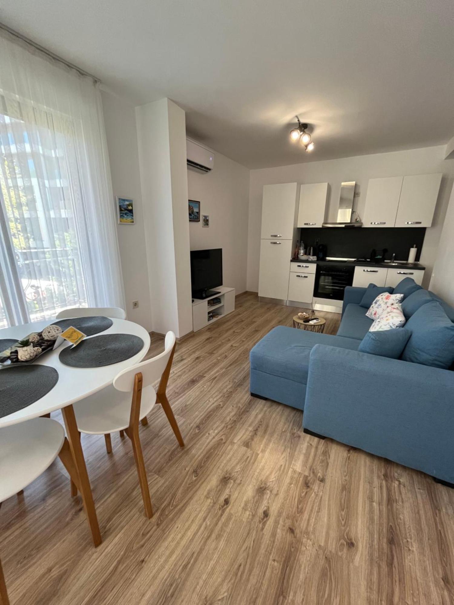 Azzurro Premium Apartment On Bulevard Bogoridi Burgas Exterior photo